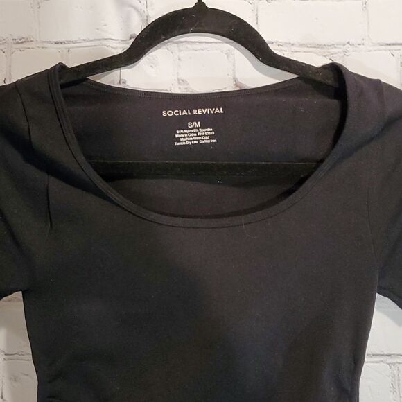 Social Revival seamless tie side black crop top size S NWT - Picture 2 of 7